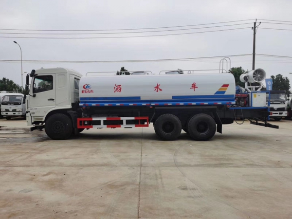 東風專底后八輪(20噸)灑水車