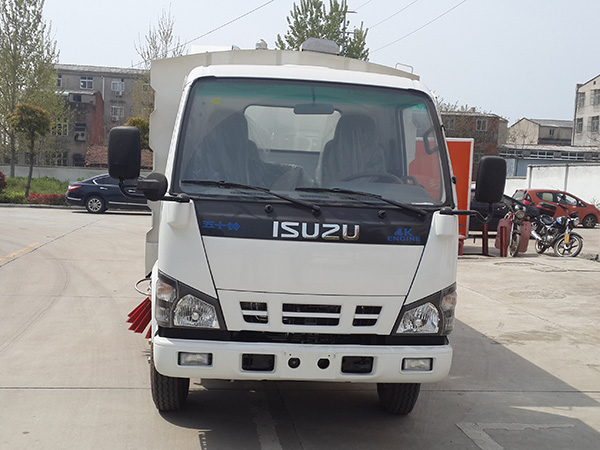 五十鈴掃路車（1.5方水罐，4方塵罐）
