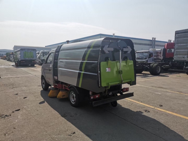 長安小型掃路車（0.5方水罐，1.5方塵罐）