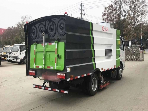 東風大多利卡吸塵車(1.5方水罐6方塵罐)