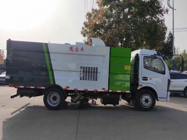 東風大多利卡吸塵車(1.5方水罐6方塵罐)