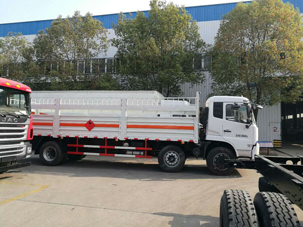 天錦8.6米(15.6噸)氣瓶車(chē)