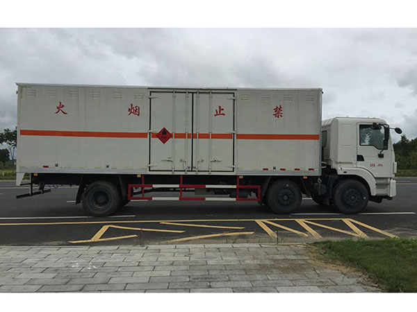 東風9.3米(13.9噸)氣體廂式車