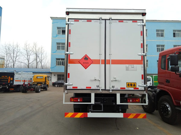 天錦8.6米(14.8噸)液體廂式車