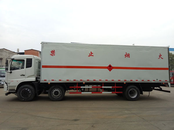 天錦8.6米(14.8噸)液體廂式車