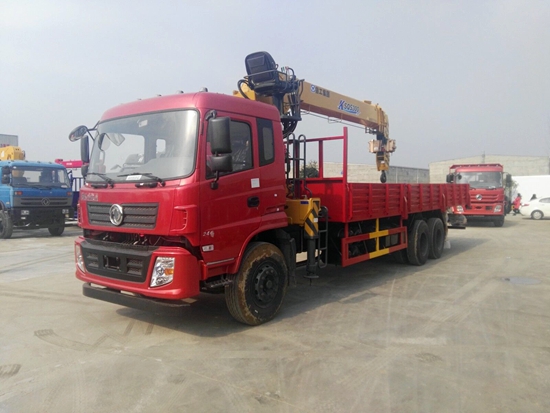 12噸東風(fēng)專底后八輪隨車(chē)吊