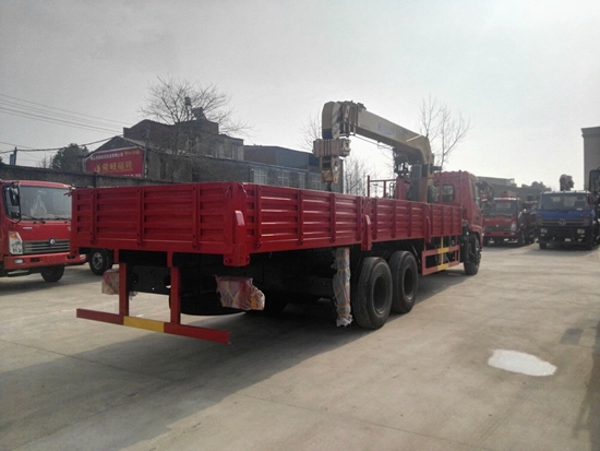 12噸東風(fēng)專底后八輪隨車(chē)吊