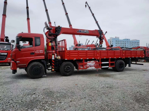 東風專底小三軸12噸隨車吊