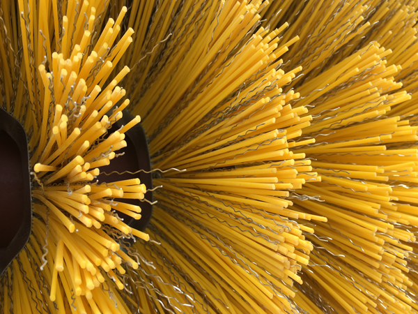 東風(fēng)多利卡國(guó)五吸污車加裝2.5米除雪滾掃