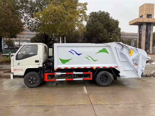 可進(jìn)地下室江鈴順達(dá)國六6方壓縮式垃圾車