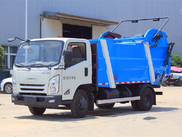 江鈴凱銳國(guó)六無(wú)泄漏壓縮式垃圾車