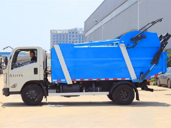 江鈴凱銳國(guó)六無(wú)泄漏壓縮式垃圾車