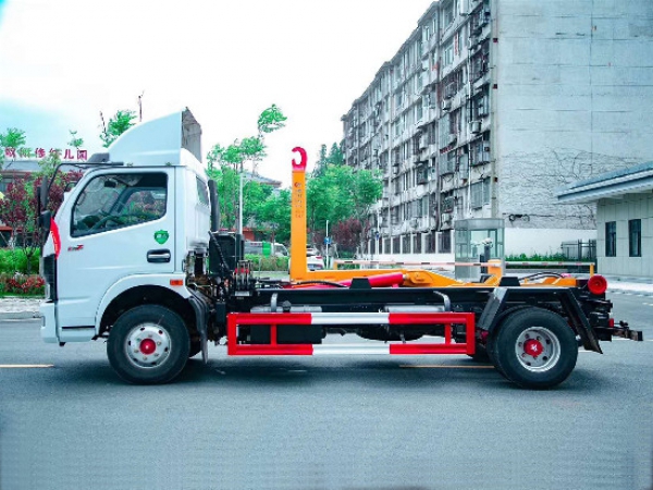 國六東風(fēng)多利卡8方車廂可卸式（鉤臂）垃圾車