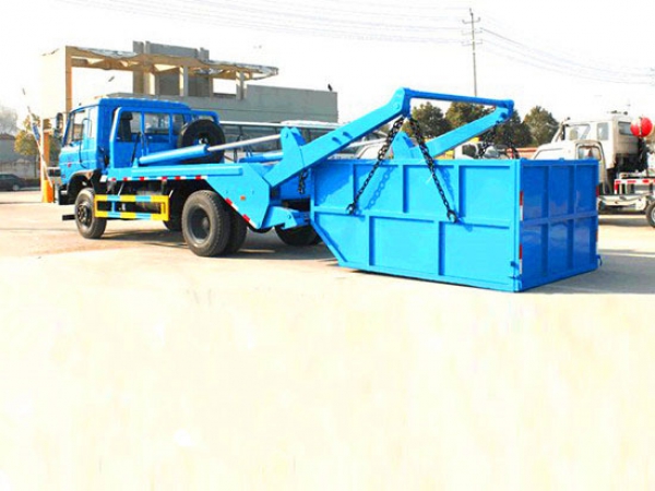 東風145擺臂式垃圾車