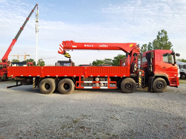 東風D7前四后八12-16噸隨車吊