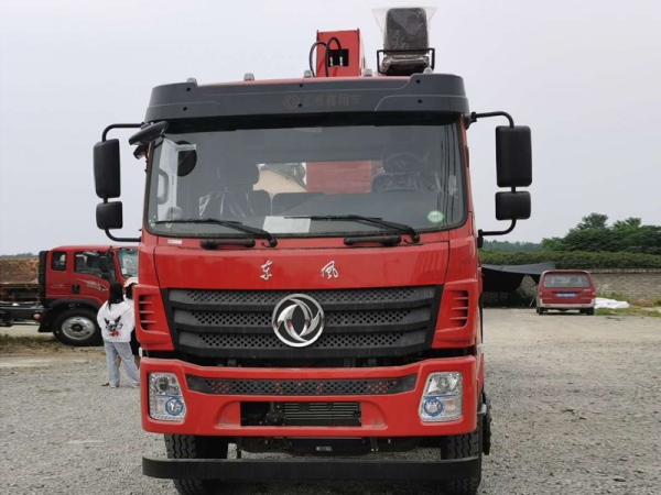 東風D17前四后八12-16噸隨車吊