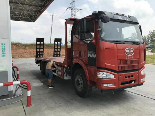 解放J6后八輪平板運輸車