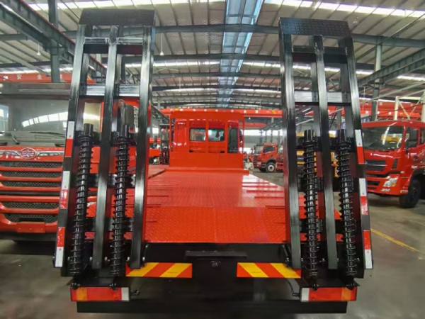 東風(fēng)D7前四后八平板運(yùn)輸車(chē)