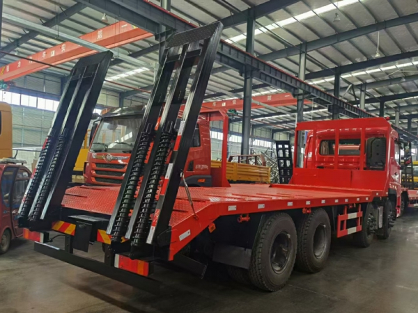 東風(fēng)D7前四后八平板運(yùn)輸車(chē)