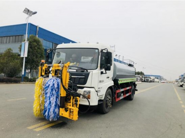 東風(fēng)天錦護(hù)欄清洗車(chē)
