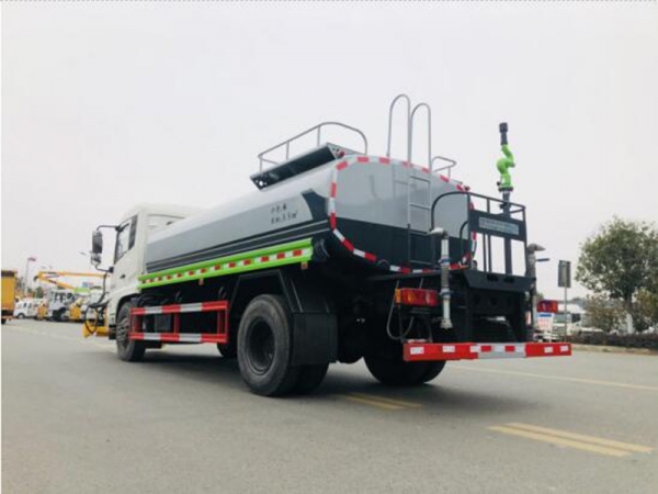 東風(fēng)天錦護(hù)欄清洗車(chē)