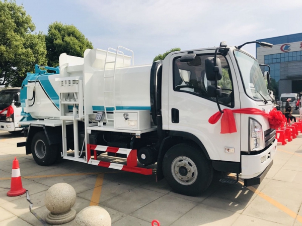 陜汽軒德X9餐廚垃圾車5-8方