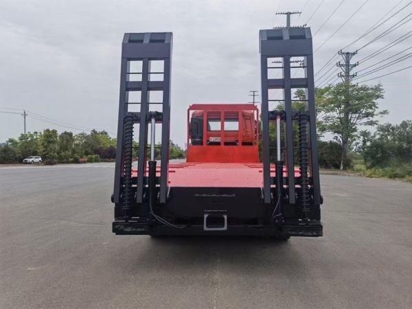 國六東風天龍前四后八平板運輸車，挖機拖車價格