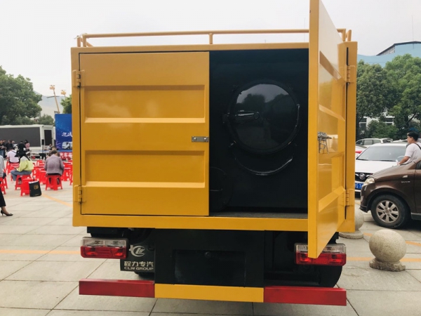 東風小多利卡6方污水處理車，凈化車