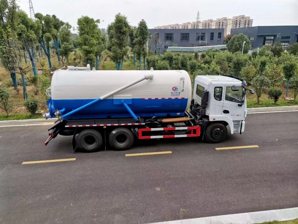 東風錦程后八輪16方吸污車