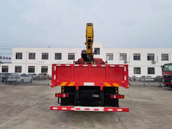 重汽豪沃8噸隨車吊