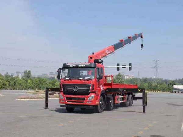 航天萬(wàn)山14噸隨車吊平板運(yùn)輸車